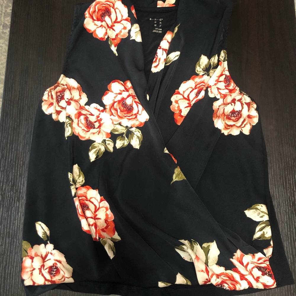 Target brand A New Day black floral sleeveless top size medium